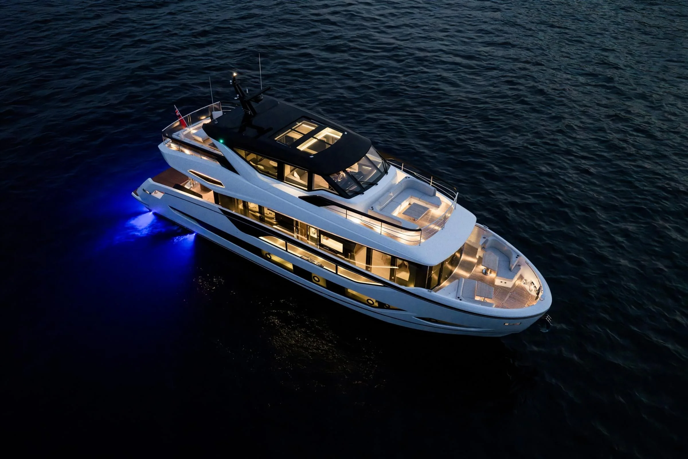 82 OCEAN ENCLOSED